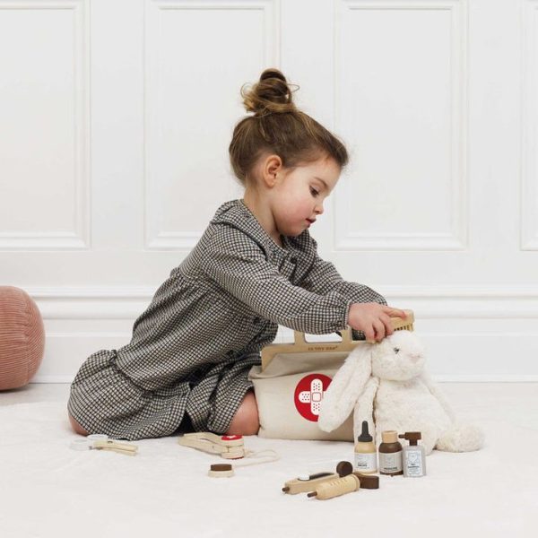 le-toy-van-preschool-10-piece-animal-vet-pretend-play-set-1153095532_720x le-toy-van-preschool-10-piece-animal-vet-pretend-play-set-1153095532_720x