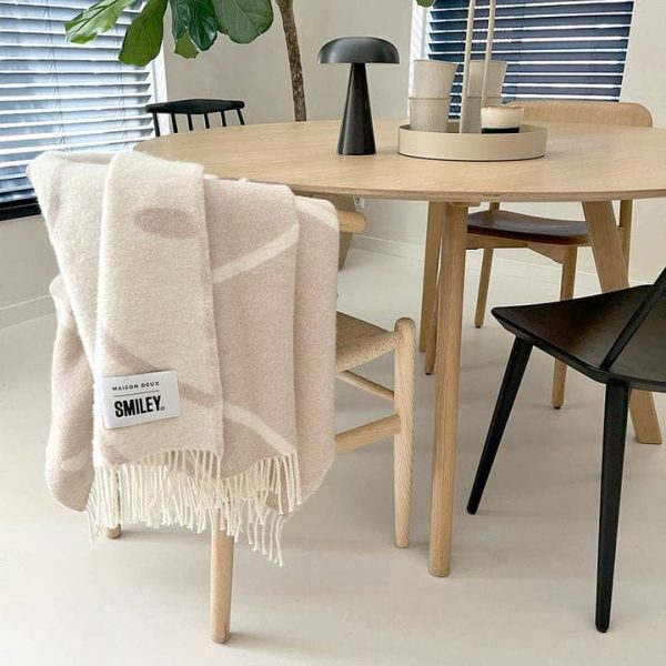 maison-deux-room-decor-smiley-blanket-white-grey-31899820261463_720x maison-deux-room-decor-smiley-blanket-white-grey-31899820261463_720x